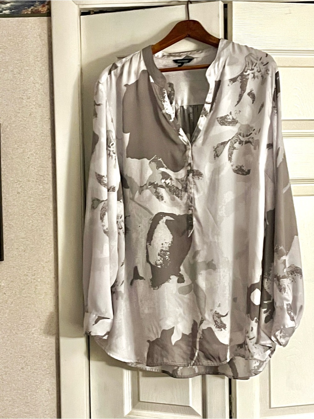 Daisy Fuentes Gray and White Abstract Print Long Sleeve Blouse size 2x